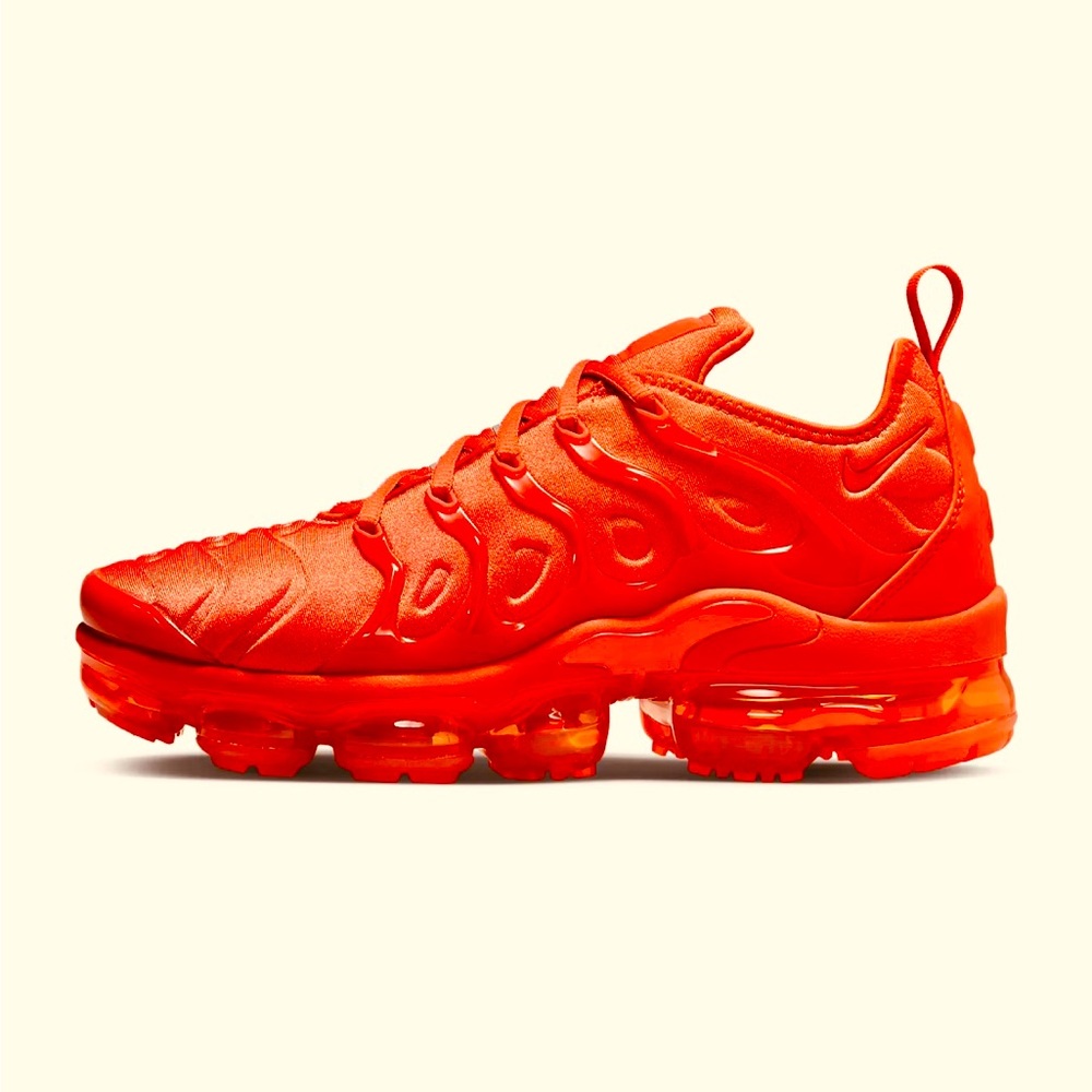 Brand new women orange vapormax plus size 8